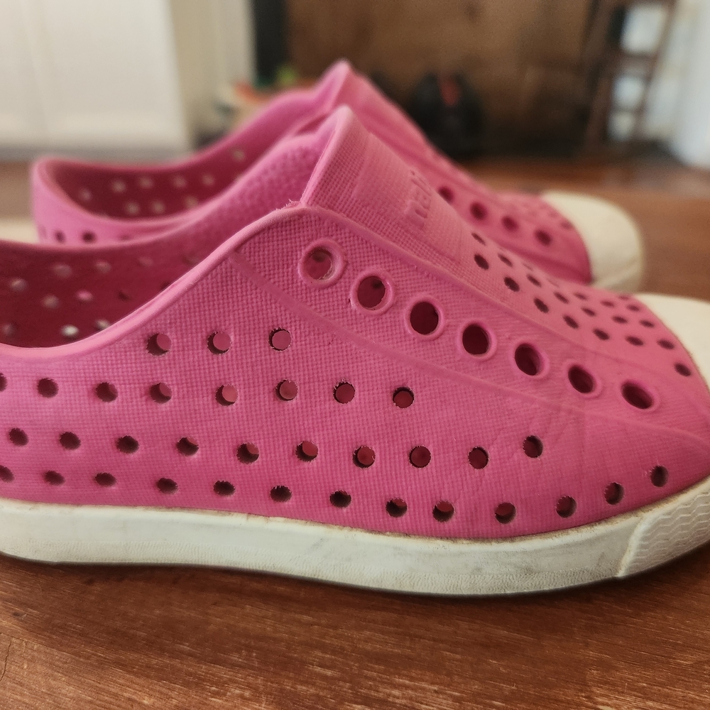 Native Shoes Kids Water Shoes - Pink and White